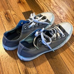 Women’s size 9 (GREY) Converse